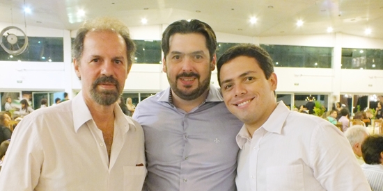 Grande Médico Unimed-Franca, Walter Antônio de Oliveira Filho, também desfilou Rhomers  para nós. Aqui ele com dois de seus colegas médicos que lá estiveram e também gostaram: Fábio Henrique Rodrigues Navarro e  Elton Villa Real dos Santos